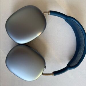 Apple Blue AirPods Max